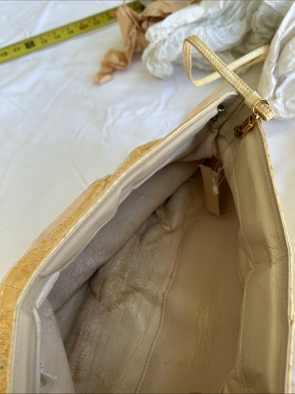 Mary Ann Rosenfeld - Textured Cream Python Shoulder Bag - Picture 10 of 11